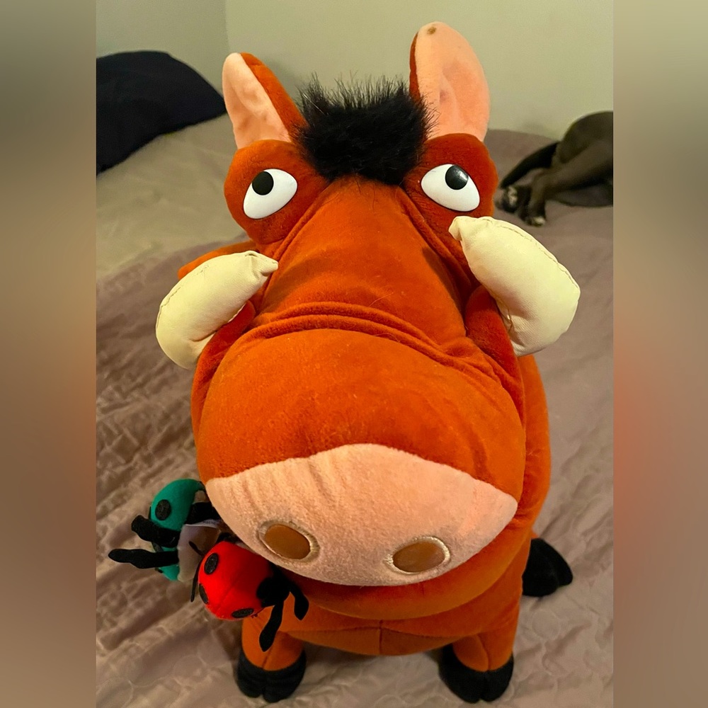 Hakuna Matata! Pumba with ‘lunch’